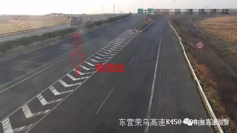 曝光台丨高速公路上的导流线不是用来停车的