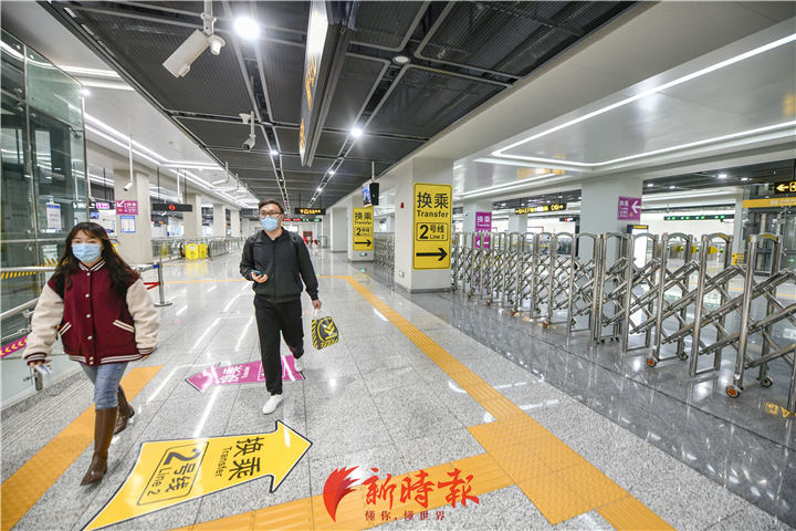 新时报·探访|济南地铁1号线换乘站醒目指示标已"上岗