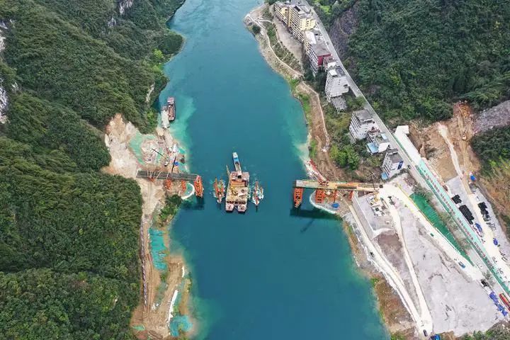 渝湘复线高速公路彭水段建设如火如荼