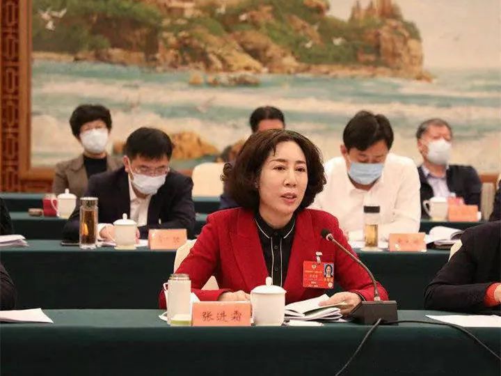 在成绩和荣誉面前,市妇联党组书记,主席张进霜在与笔者座谈时,丝毫没
