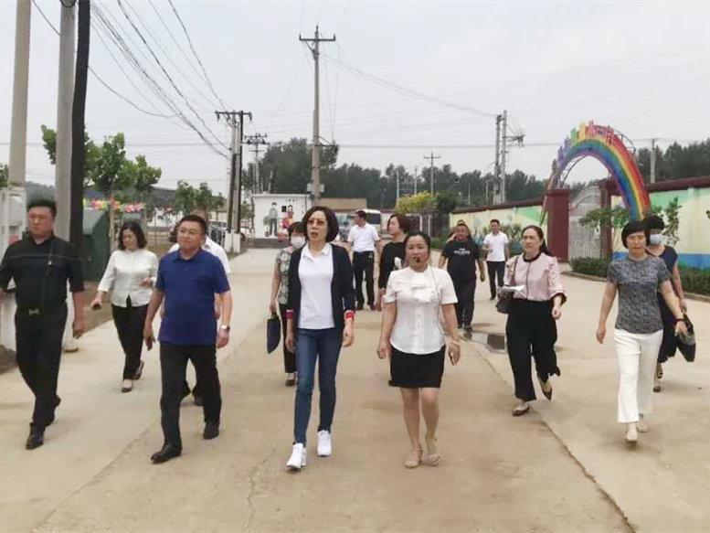 在成绩和荣誉面前,市妇联党组书记,主席张进霜在与笔者座谈时,丝毫没