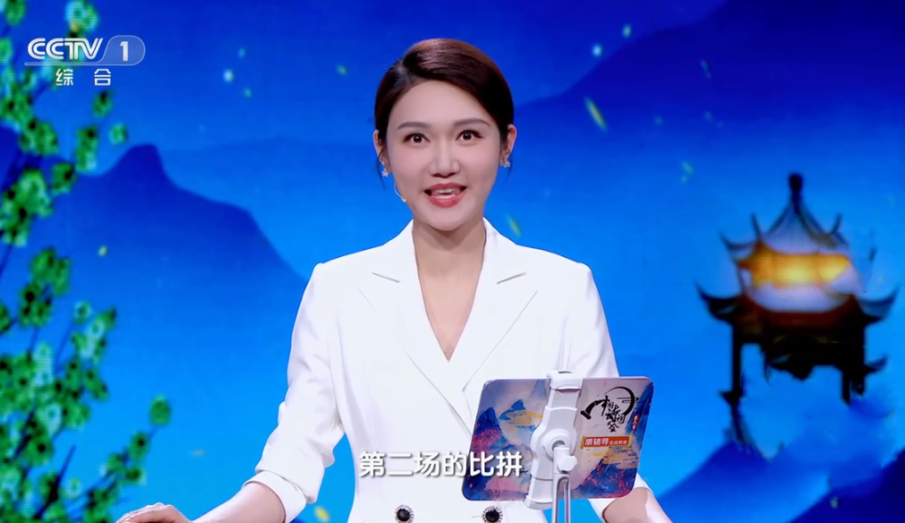 央视主持人龙洋晚会开场嘴瓢,"整容脸"明显,观众不认可