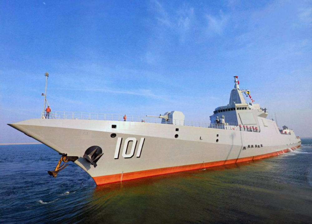 图为中国海军055南昌舰