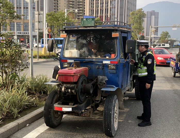 拖拉机首进城就被罚…中心城区整治案例合集来啦!