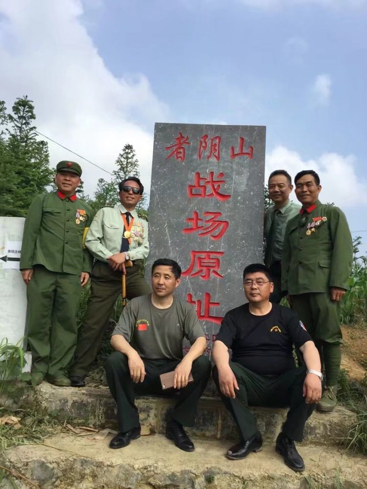 滚雷英雄安忠文:对越作战冒死趟13米雷阵,退伍后给小学生按摩