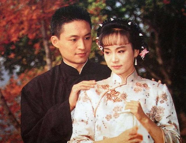 在90年代,由刘雪华主演的《哑妻《三朵花《烟锁重楼》等苦情剧