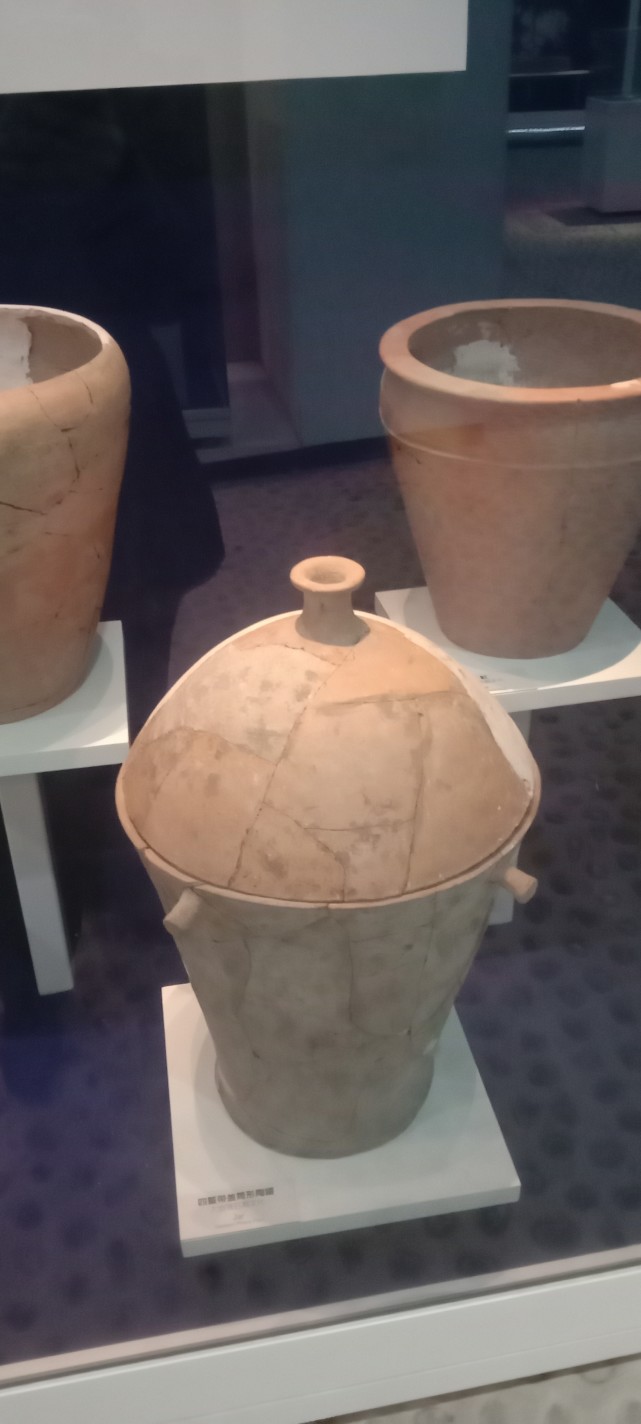 大地湾博物馆陈列的出土陶器(二)