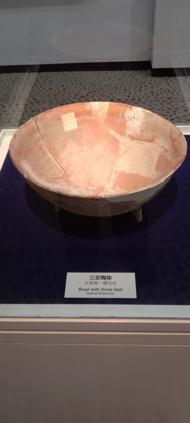 大地湾博物馆陈列的出土陶器(二)