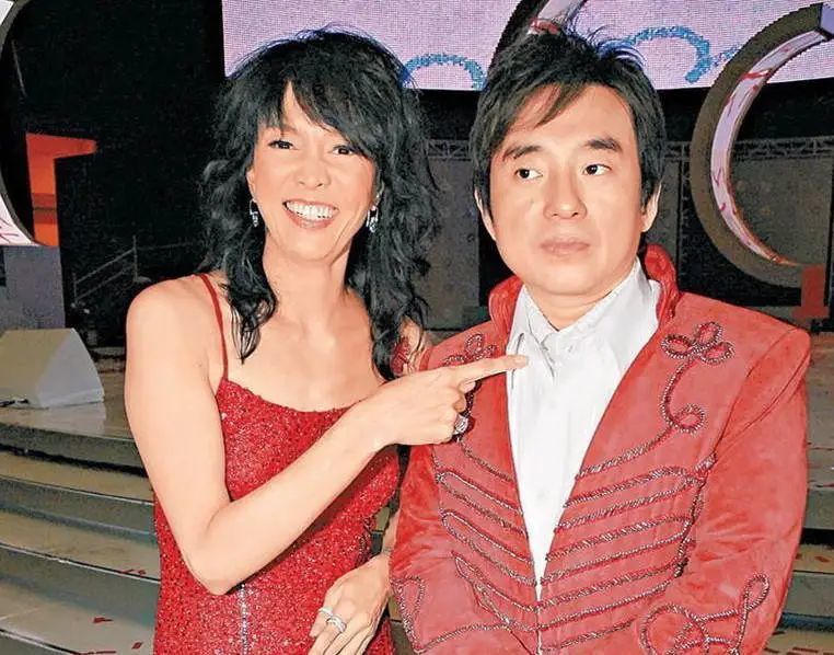 57岁吕方老来得女!父女合影曝光,7个月大女儿五官像极