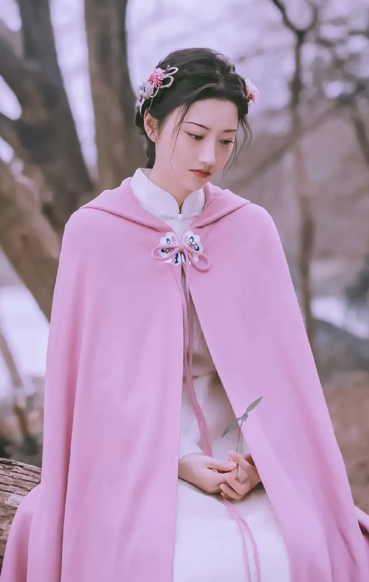 景甜凭《司藤》翻红,因衣服廉价辞演另一部剧,粉丝:最