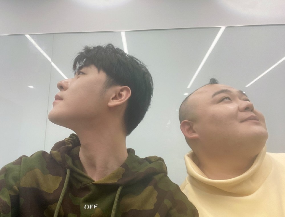 张云雷比出连续剧和主任杨鹤通比完又和尚九熙比