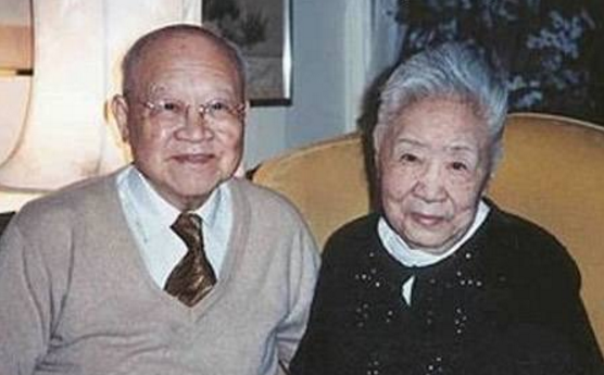他爷爷是中国老大,父亲是上海大哥,妻子是世界女王,他