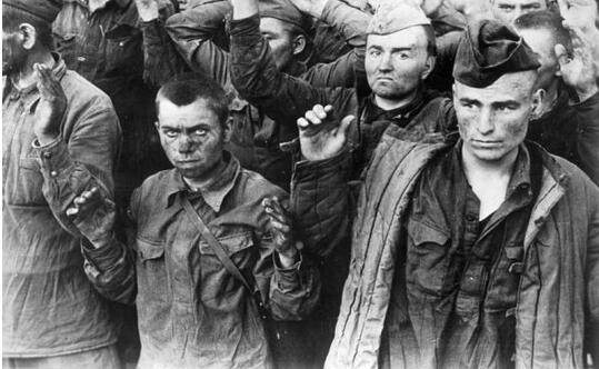 二战苏联被德国俘虏了570万士兵,其中一百万士兵却反手攻向自己的国家