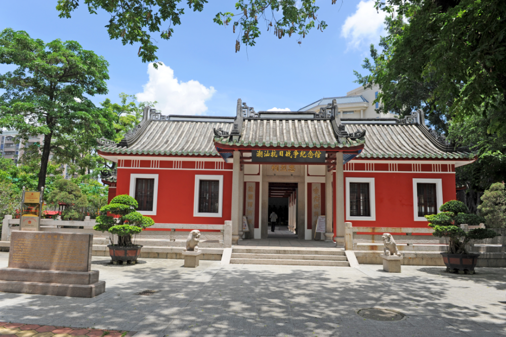 决定在汕头市中山公园内建设忠烈祠,以纪念边区抗日英雄与死难同胞