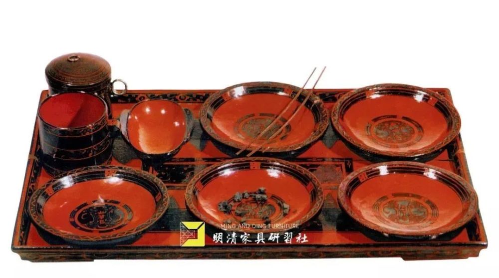 汉代时各种案的名称很多,如:食案,书案,奏案,香案供案等.