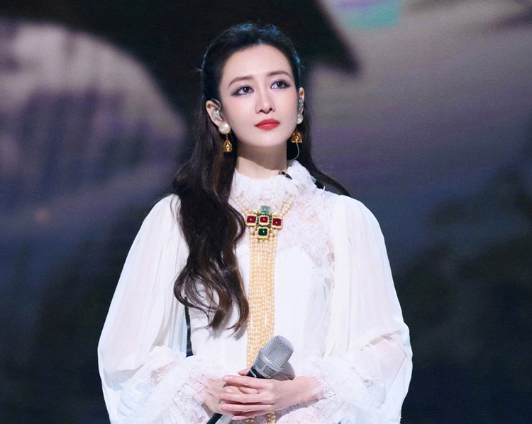 王鸥回应缺席《明侦6》录制,与金晨同样是轧戏,差别也太大了!