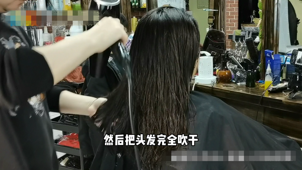 50岁女士自来卷沙发发量多,头发抛光 抱团卷,柔软减龄又时髦