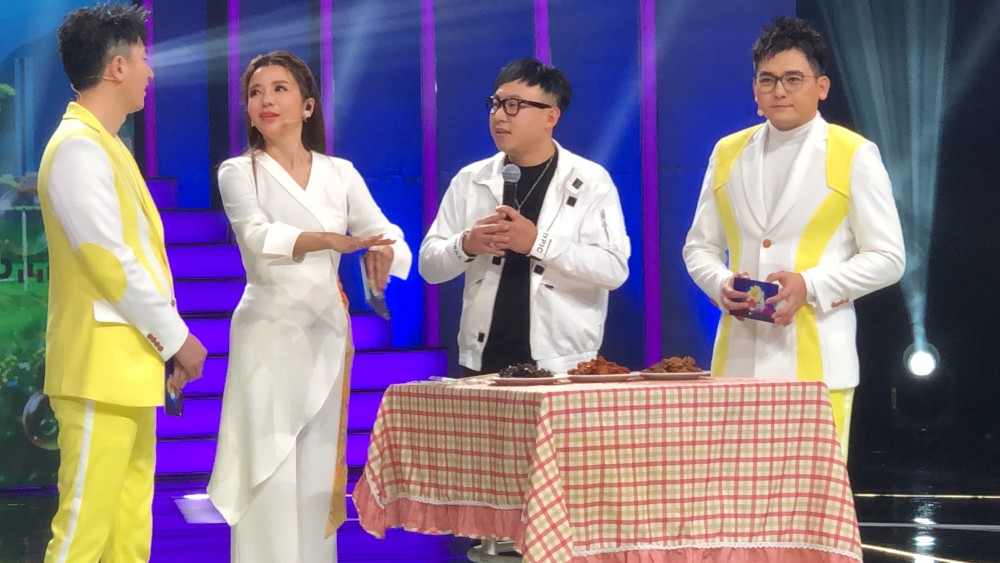 曲靖知名唱作人杨帆在央视为曲靖美食及爨文化代言