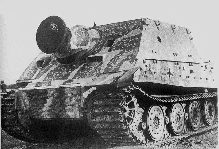 二战"突击虎"自行重炮:一炮干掉三辆谢尔曼,也是一辆喝油机器