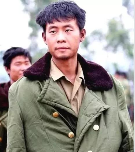 张译妻子罕见曝光,皮肤白皙身材纤细,俩人相守14年,无