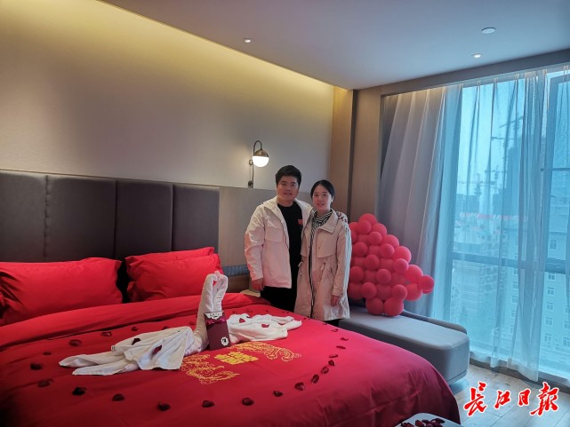 "战疫结缘"援汉医疗队情侣回汉拍婚纱,"我们要把最重要的纪念留在武汉