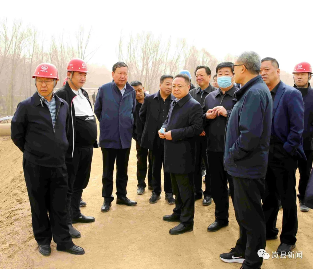 3月16日,省交通厅一级巡视员李贵顺来岚调研静兴高速建设进展情况.