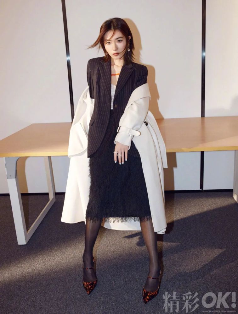 组图:万茜都市女郎风格写真大片 造型潇洒干练