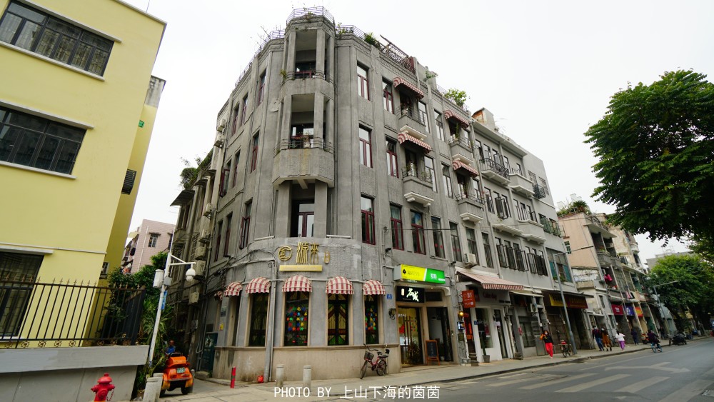 广州民宿探店|藏在老西关的"源来",摆满了房东收藏的明清家具
