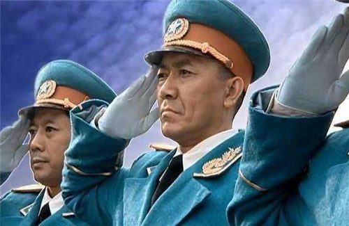 日本"大佐"相当于我军哪个军衔,可以带多少兵?说出来很难相信
