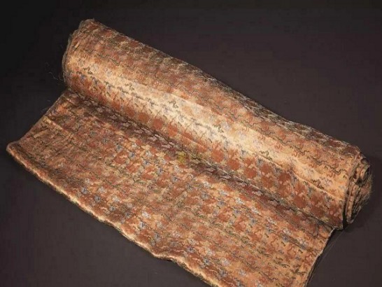 丝绸在古代占据重要位置,甚至被当成货币,价值堪比黄金