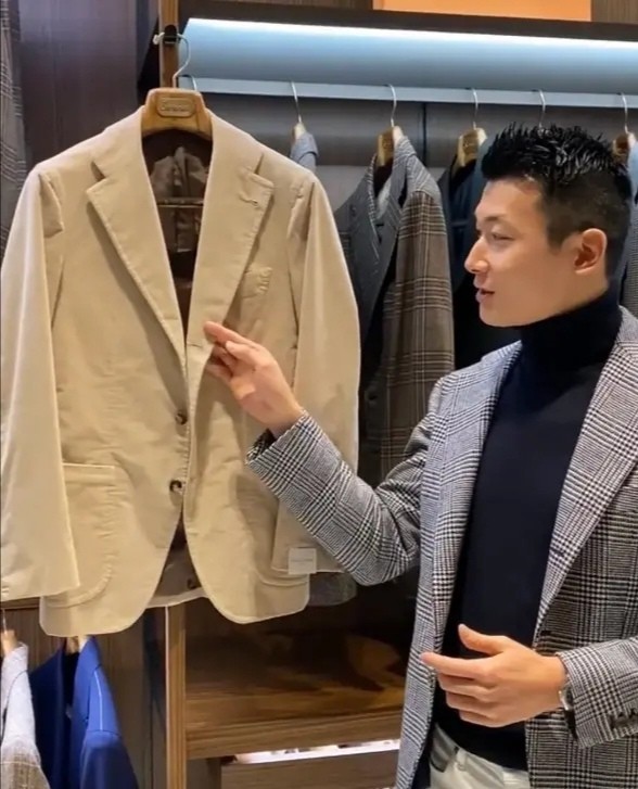 朱珠老公正脸照曝光!叫王昀佳,在北京经营男士定制西装店