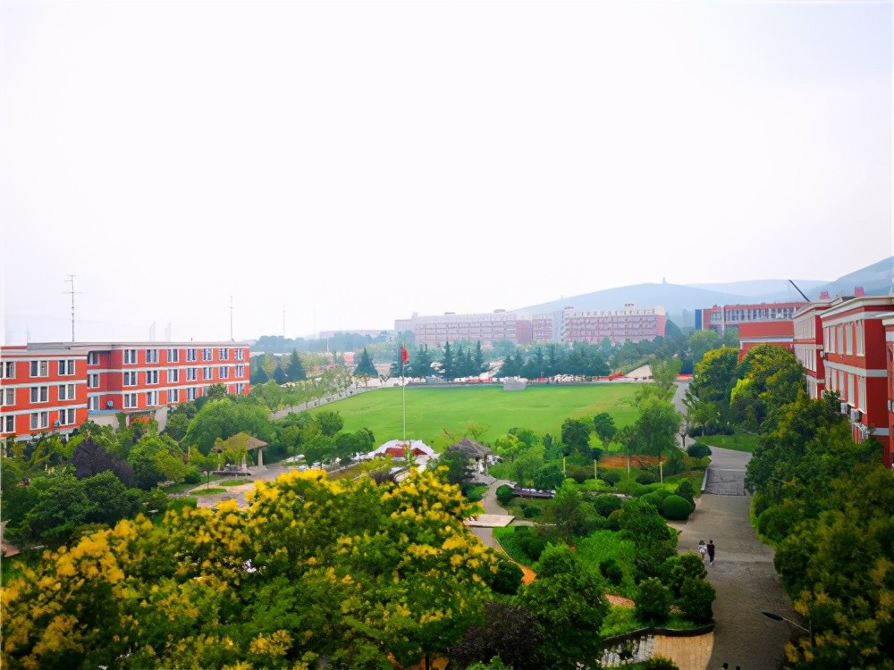 该校创建于2009年, 原先校名为