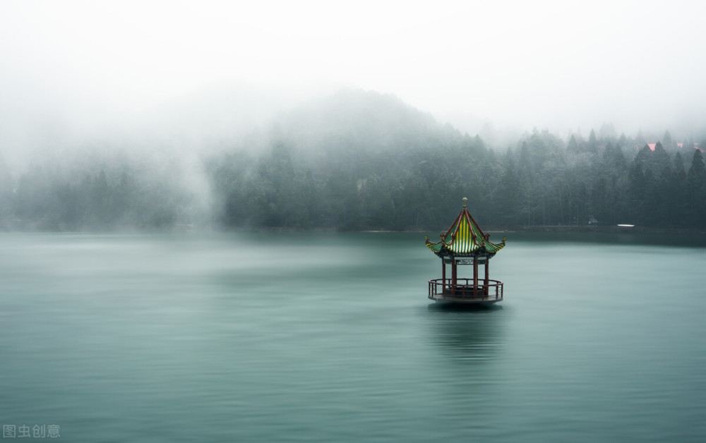 画船听雨流光寂寂谁为一身江南烟雨覆了天下