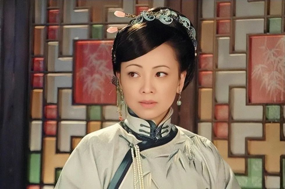 2009年,又出演电视剧《巾帼枭雄,在里面饰演四年这个角色,该剧收视