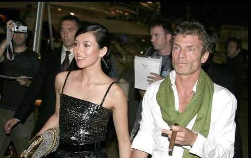章子怡国外富豪前男友大变样!55岁老的像70岁,身材瘦骨嶙峋