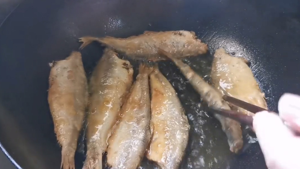 咸鱼怎么做才好吃?马口鱼家常做法