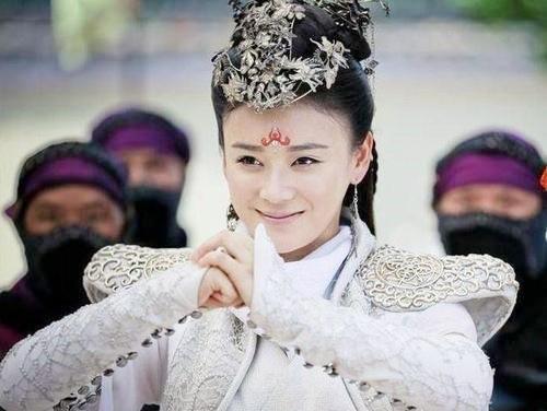 抱拳行礼到底是左手抱右手还是右手抱左手弄反了极其不礼貌