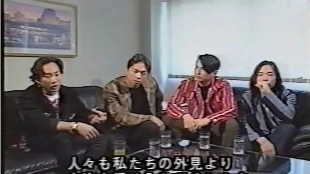 27年前他拽着黄家驹舞台坠落黄家驹英年早逝他却风光至今