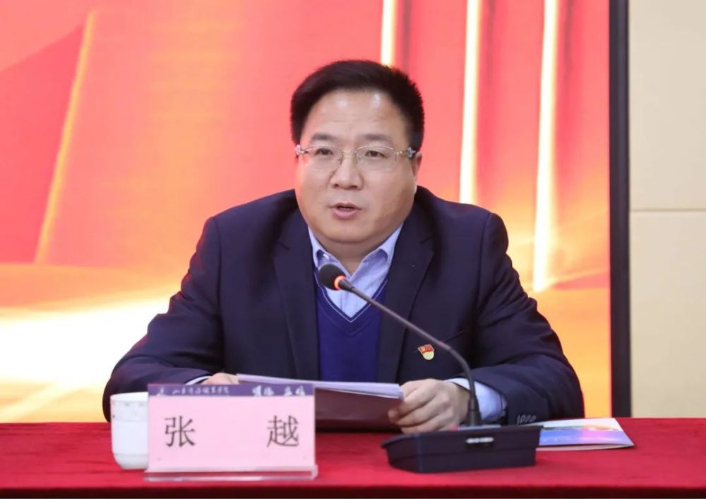 会后,党委书记耿建敏同志同班子成员签订2021年全面从严治党责任书.