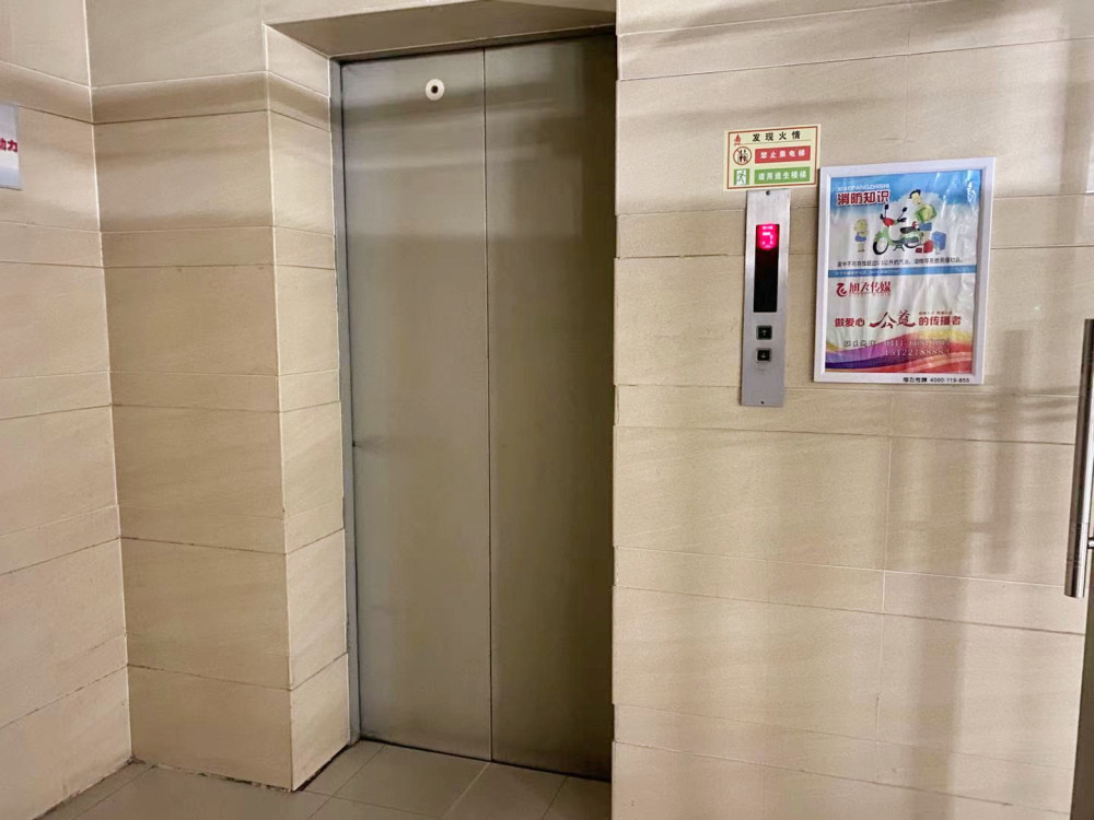 "电梯今天能好用不?""我刚从18楼爬下来,腿都麻了!