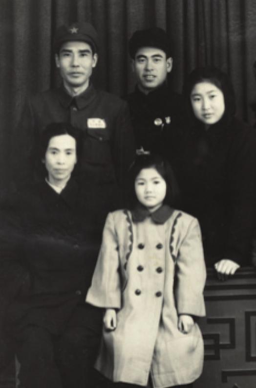 贺子珍时隔22年再见主席,回家后对李敏说:给我看看江青的照片