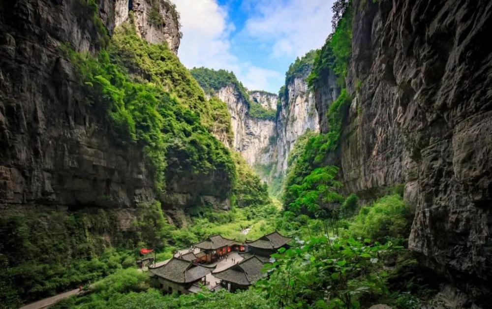 没错就在本月28日可以乘坐飞机去重庆武隆仙女山啦