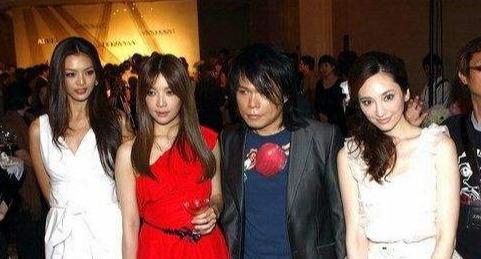 "妇女之友"伍佰,娶经纪人为妻,结婚17年零绯闻,初心依旧_腾讯新闻