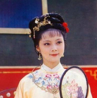 "薛宝钗"张莉,入戏太深险出家,做房地产身价过亿,55岁却未婚
