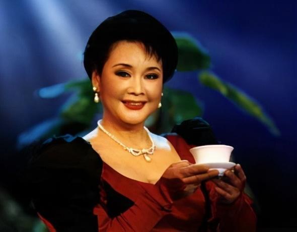 李谷一女儿肖一:曾怨恨母亲几十年,父亲死后,成了母亲