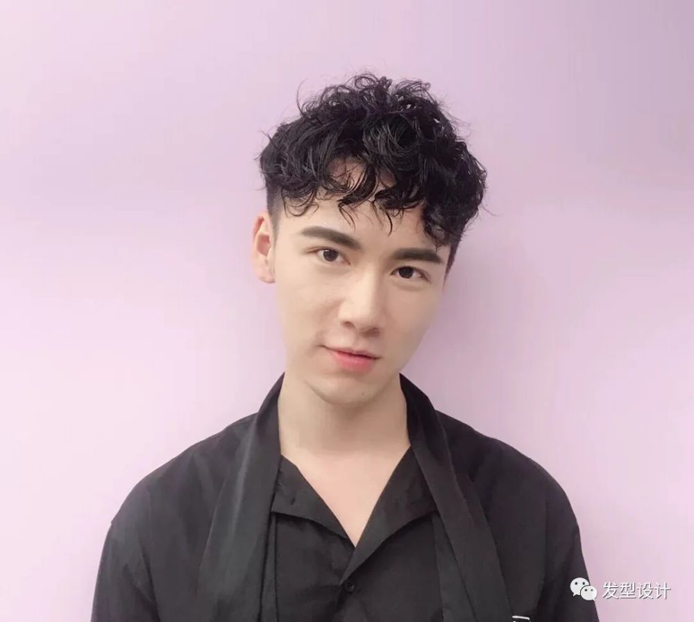 男生烫个小卷卷,超级帅!