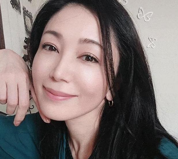 在这次大赛中夺得冠军的是一位名叫坂村薰的美女,如果不说出她的年龄