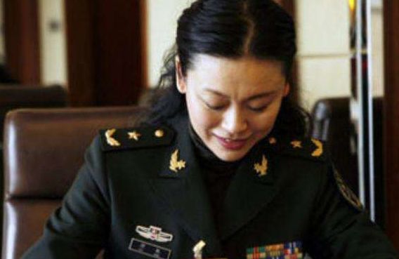 在革命战争年代屡立战功,被授予少将军衔,也是新中国成立以来第一位女