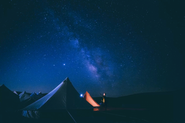 还等什么呢,快来星星的故乡揽星河入梦吧!