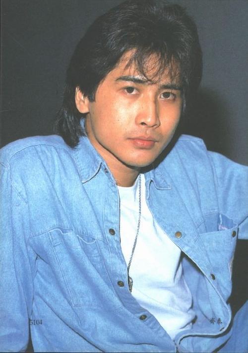 被骂"私生子"18年,方伟跪地求父亲齐秦:给我一个完整的家